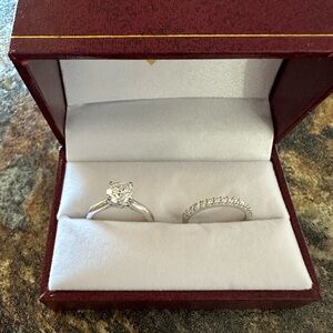 Women’s Engagement Ring Set